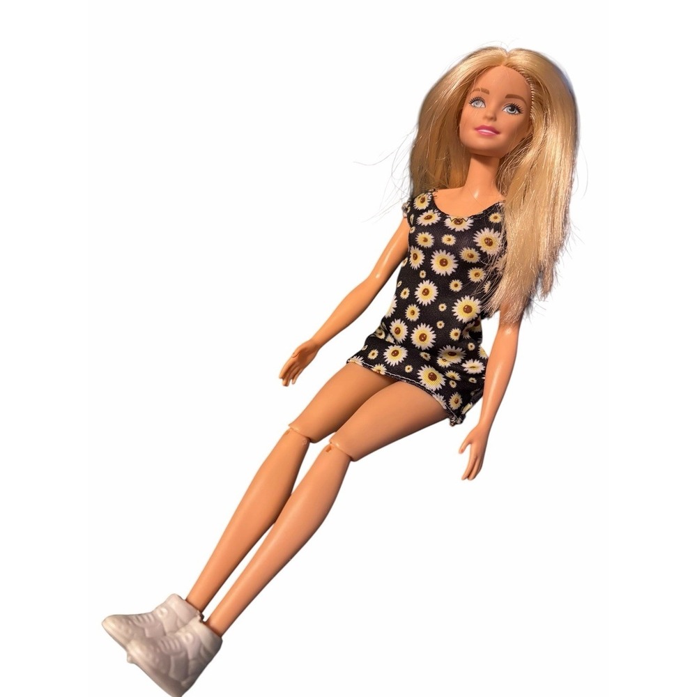 Mattel Barbie Skipper Blonde Hair Blue Eyes Dressed Doll Moveable Legs